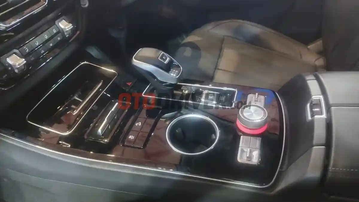 Foto - Komparasi Spesifikasi JAC Trekker T90 EV vs Foton e Tunland