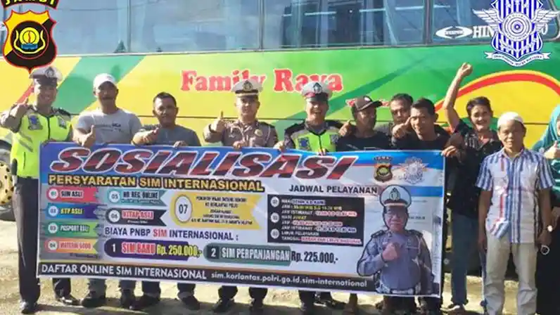Berita - Pemotor Ke Mekkah, Jadi Inspirasi Sosialisasi SIM Internasional Di Pool PO Family Raya Ceria