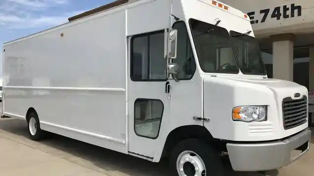 Foto - Multi-Stop Truck, Van Mengotak Yang Populer Di Amerika