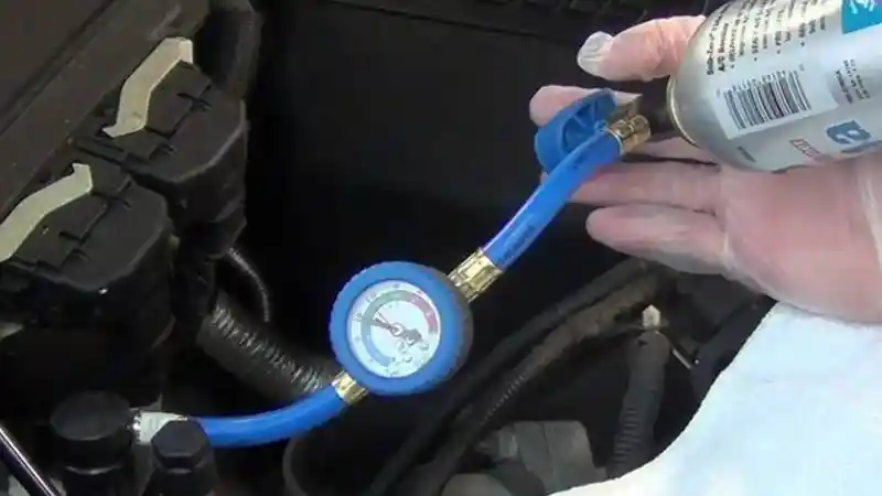 Foto - Begini Cara Mudah Isi Freon AC Mobil Di Rumah 