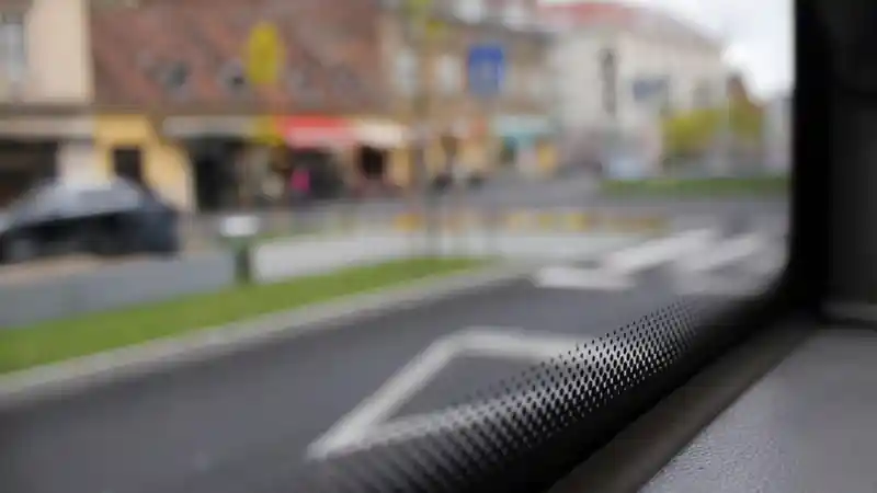 Berita - Ini Fungsi Lis Hitam Pada Kaca