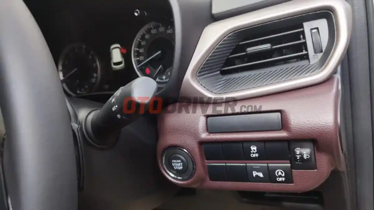 Foto - Mengulik Suzuki Fronx GX, Varian Tengah Yang Menarik