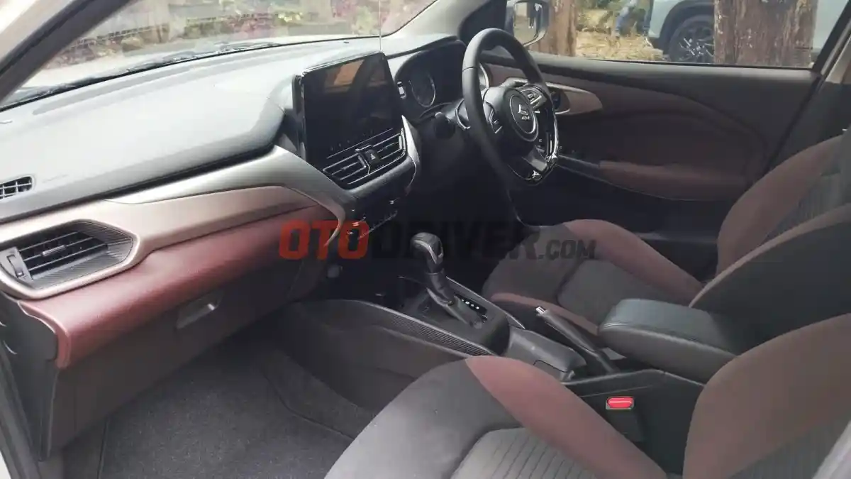 Foto - Mengulik Suzuki Fronx GX, Varian Tengah Yang Menarik