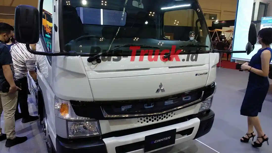 Foto - GIIAS 2024: Mitsubishi Rilis Perdana Fuso eCanter Di Indonesia