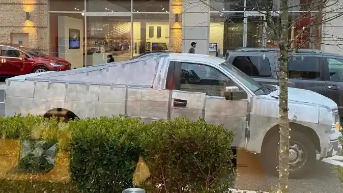 Foto - Hanya Butuh 4 Jam! Modifikasi Ford F-150 Jadi Tesla Cybertruck