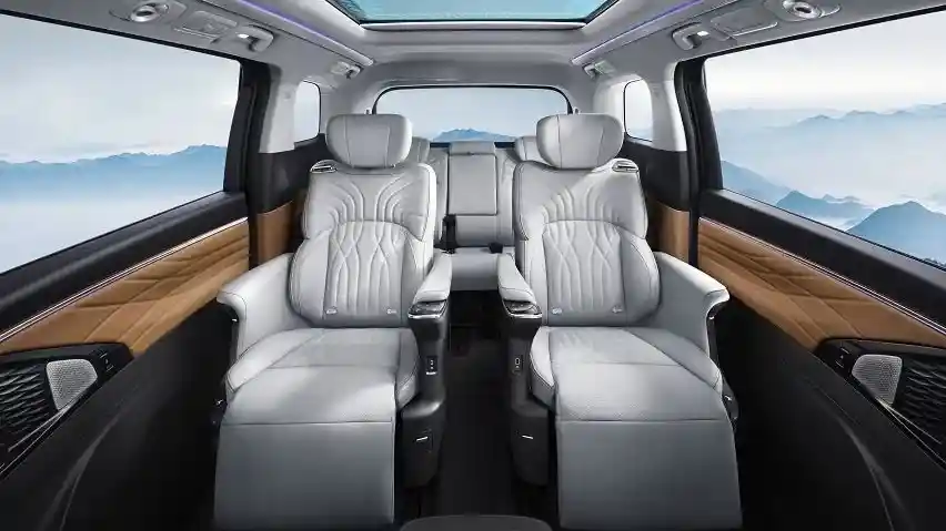 Foto - GAC M8 Pesaing Alphard, Dinobatkan Sebagai MPV Terbaik China