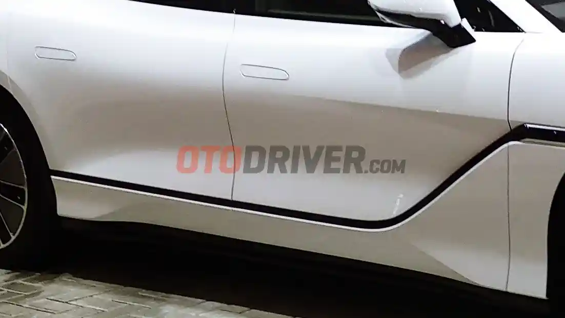 Foto - Gagang Pintu Retractable Akan Dilarang Pada Mobil Buatan Tiongkok