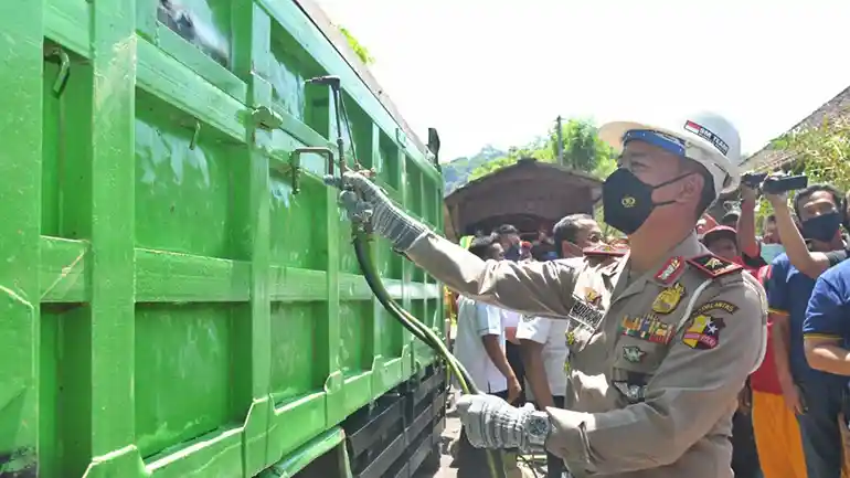 Berita - Gerakan Inisiatif Asosiasi Dump Truk Banyuwangi Diapresiasi Dirgakkum
