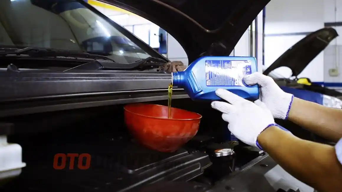 Foto - Perlu Nggak Sih Mengganti Oli Mobil Sehabis Dipakai Mudik? Ini Jawaban Dari Ahlinya