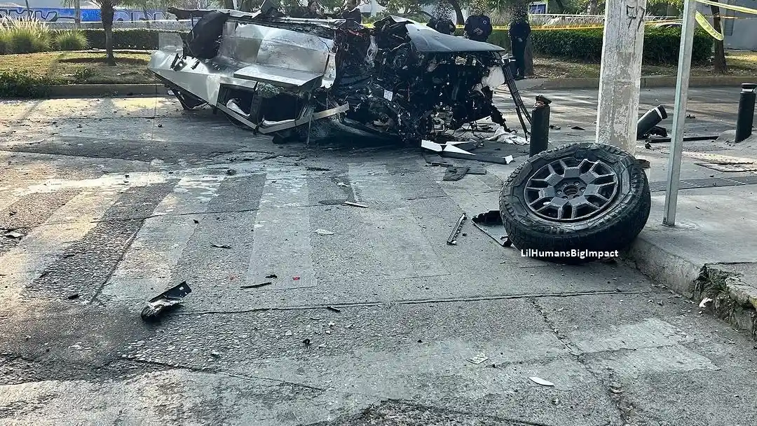 Foto - Tesla Cybertruck, Pikap Paling Aman Di Dunia?