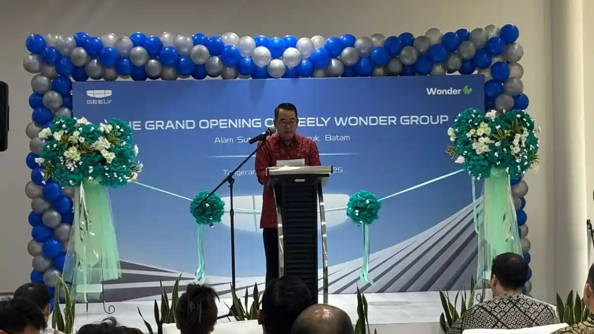 Foto - Geely Tambah Dealer Lagi, Imbangi Produksi Lokal Unit Baru Mereka