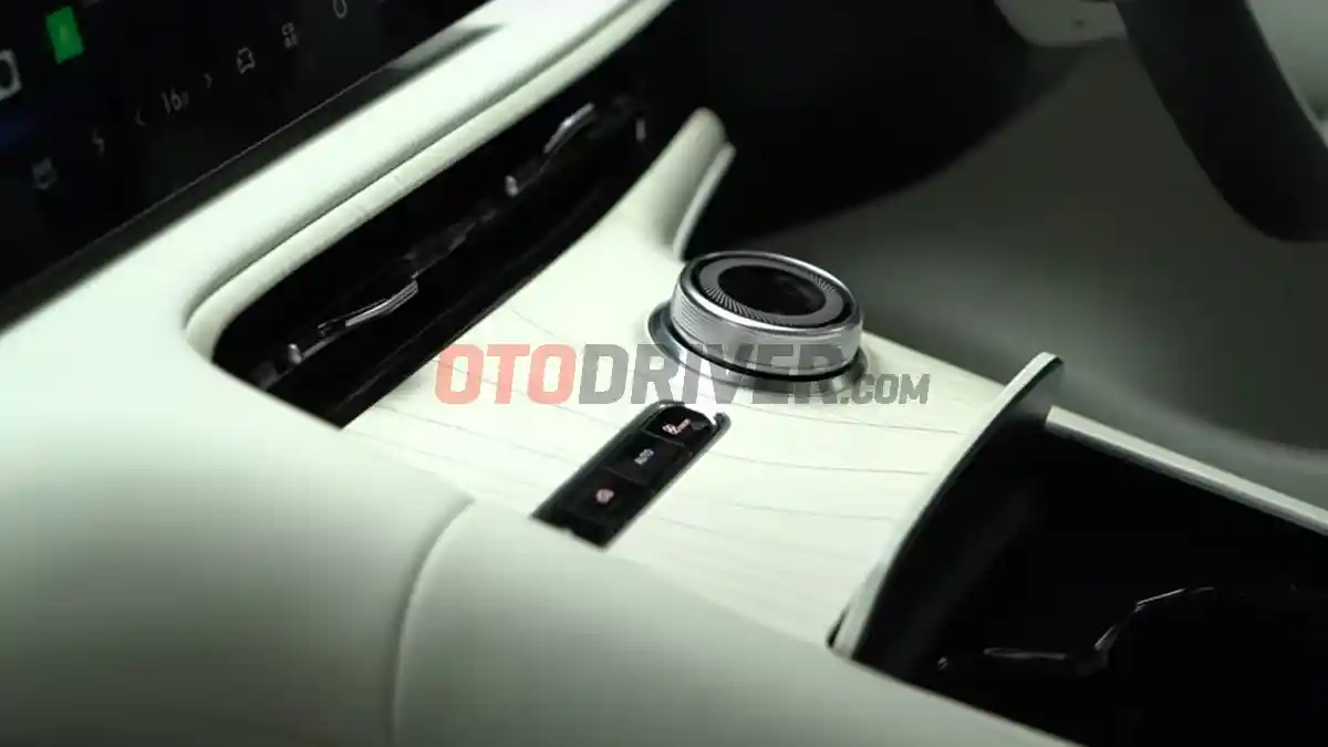 Foto - Menjajal Geely EX5 Max, Ternyata Begini Rasanya