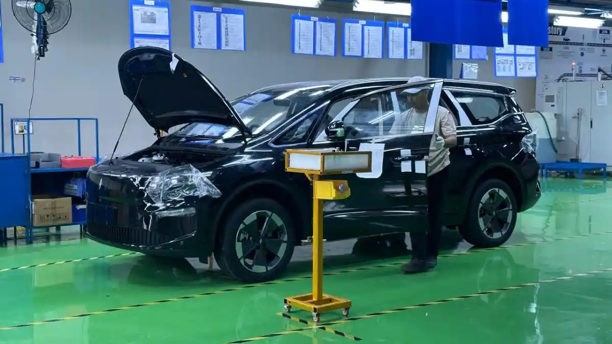 Foto - Berkunjung Langsung Ke Fasilitas Perakitan Aletra Di Pabrik Handal