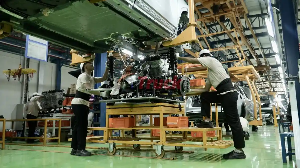 Foto - Geely Cetak Tiga Model Sekaligus Di Purwakarta, Apa Saja?