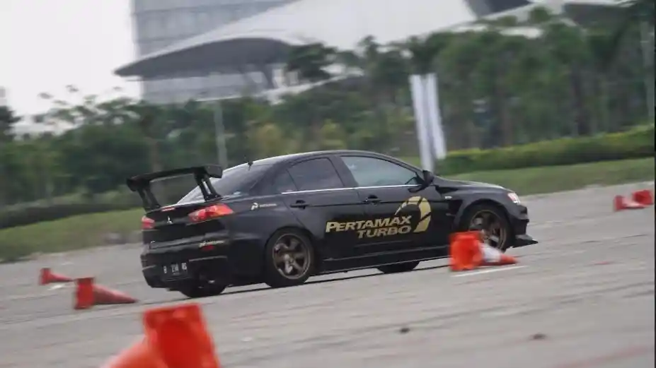 Foto - Pertamax Turbo Laris Manis, Tiap Hari Laku Ratusan Ribu Liter di Jatim