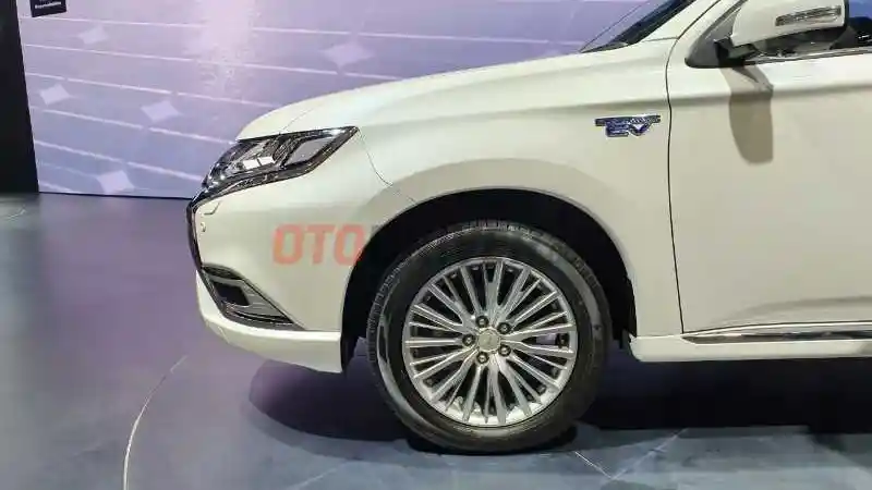 Foto - Outlander PHEV Gagal Ulang Kesuksesan di Amerika Serikat