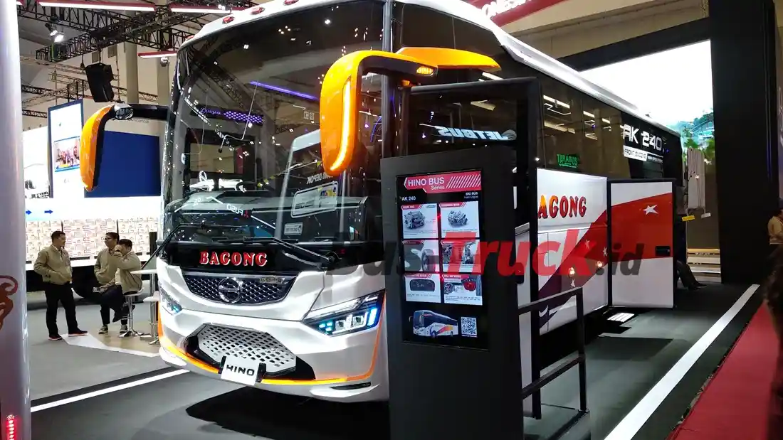Foto - GIIAS 2024: Hino Rilis Sekolah Mengemudi 