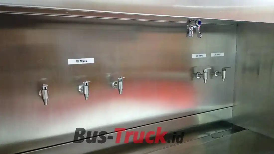 Foto - GIIAS 2024: Kolaborasi Isuzu-Brimob Hadirkan Inovasi Kendaraan Water Treatment