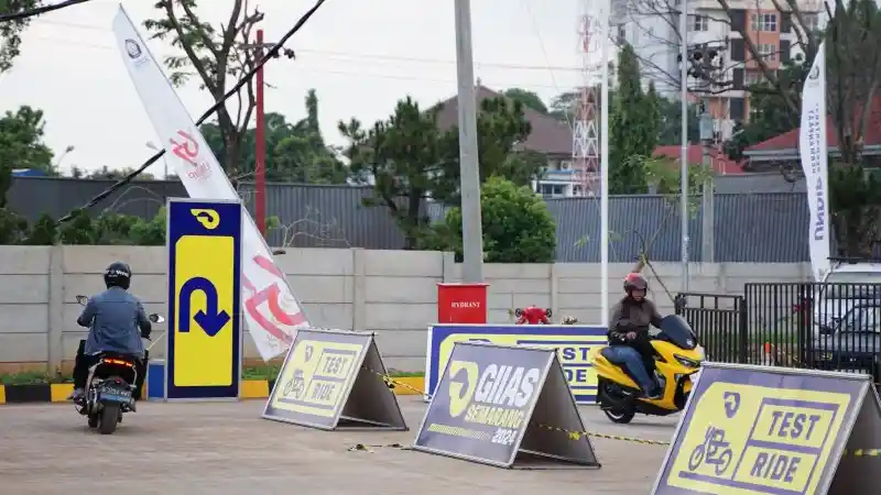 Foto - Test Drive Dan Test Ride Di GIIAS Semarang 2024, Janjikan Sensasi Kendaraan Impian