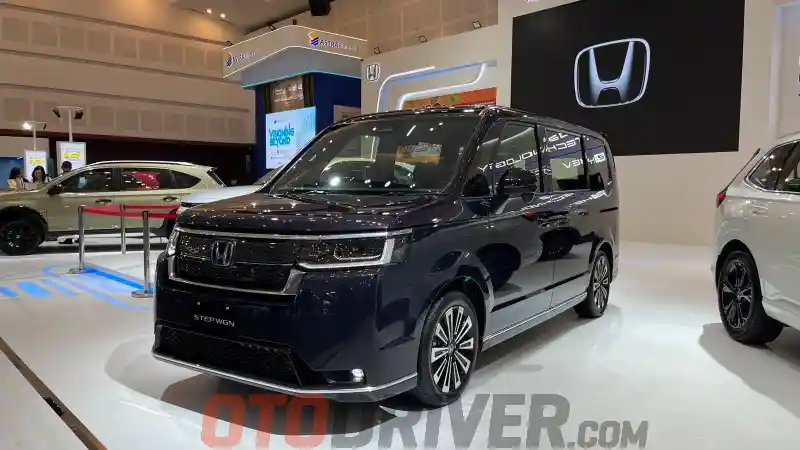 Foto - Deretan Mobil Baru Yang Meluncur Di GIIAS Surabaya 2024