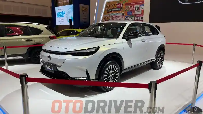 Foto - GIIAS Surabaya 2024: Pameran Otomotif Regional Dengan Peserta EV Terbanyak