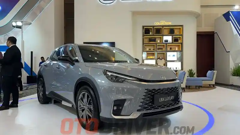Foto - Deretan Mobil Baru Yang Meluncur Di GIIAS Surabaya 2024