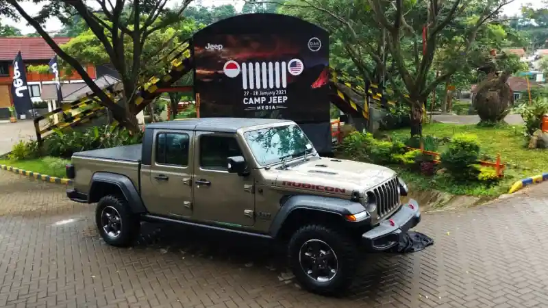 Berita - Jeep Gladiator Resmi Diluncurkan Di Indonesia. Langsung Sabet Gelar Double Cab Termahal.