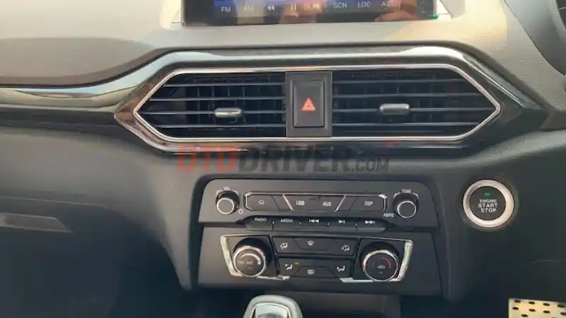 Foto - FIRST DRIVE: DFSK Glory 560 CVT L Type