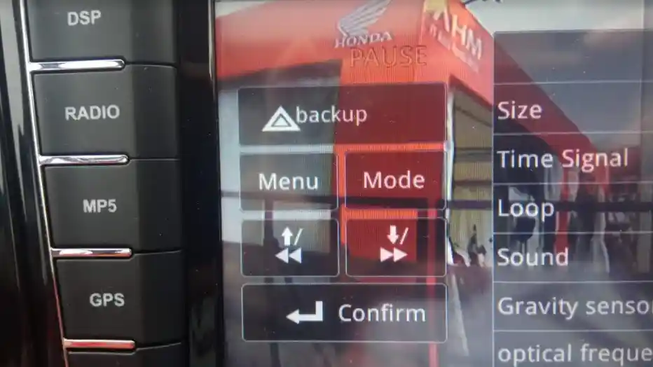 Foto - Melihat Detail Fitur "Kotak Hitam" DFSK Glory 580