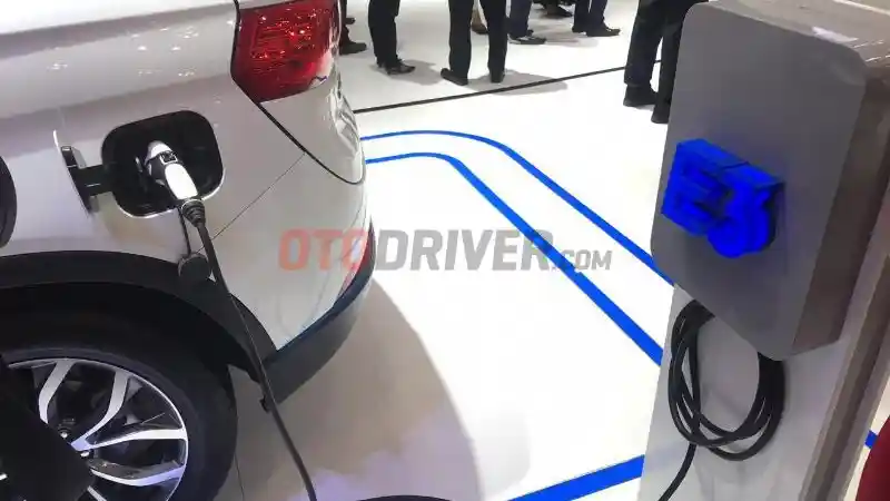 Foto - Mengintip Spek Mobil Listrik DFSK yang Siap Dijual