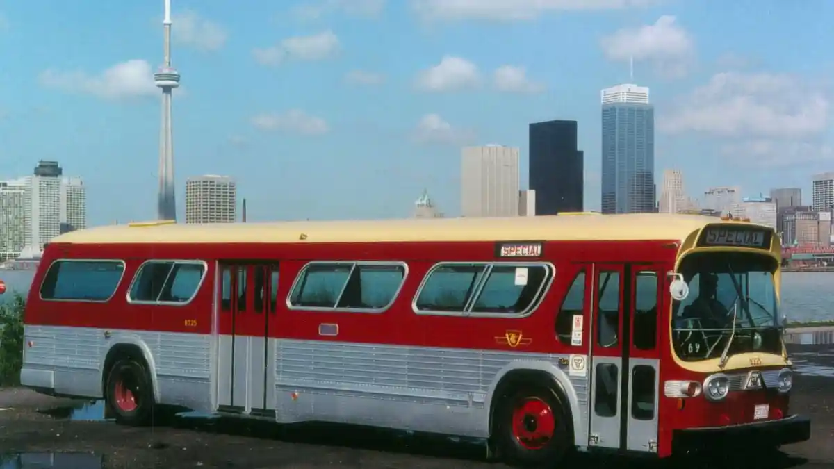 Foto - GM New Look Bus, Film Speed Membuatnya Semakin Terkenal