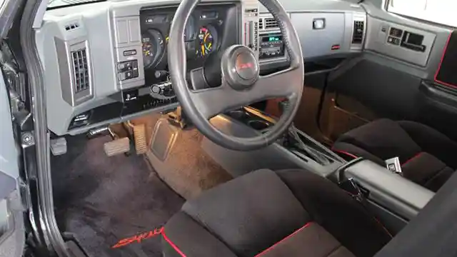 Foto - GMC Syclone: Pikap Yang Lebih Kencang Dari Ferrari