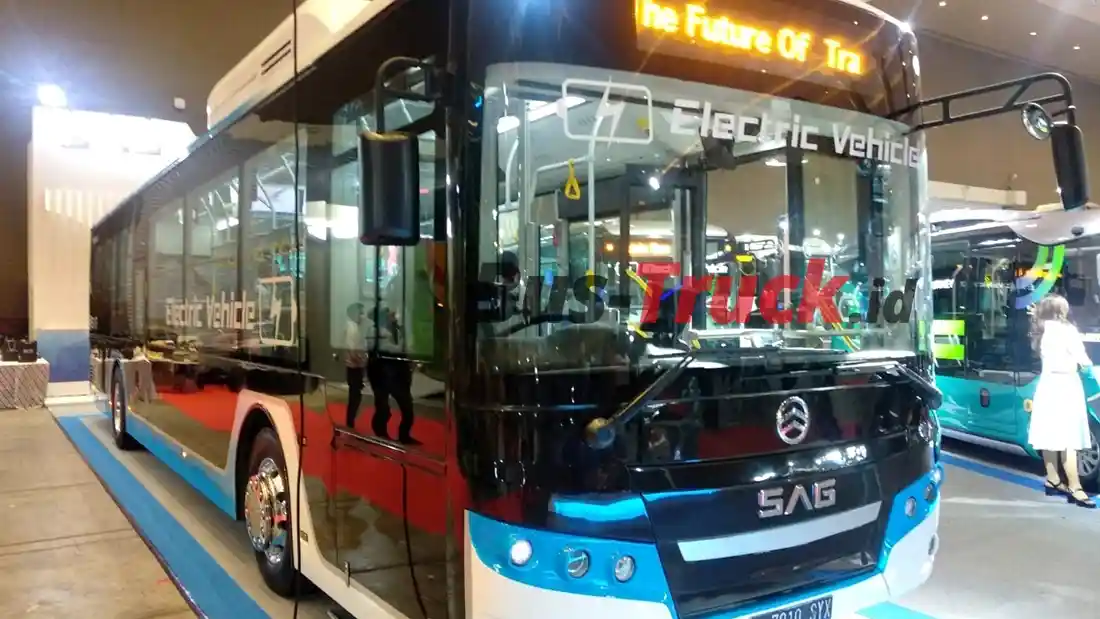 Foto - Bus Merek Cina Laku 241,7 Ribu Unit Semester Satu 2024