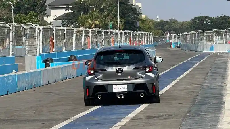 Foto - Toyota Gelar GR Experience, Begini Buasnya GR Corolla Di Sirkuit