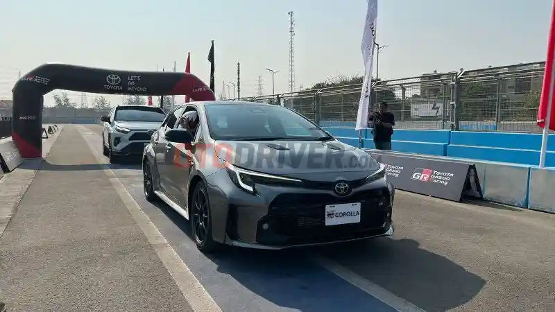 Foto - Toyota Gelar GR Experience, Begini Buasnya GR Corolla Di Sirkuit