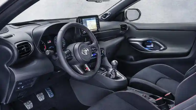 Foto - Bukti Kegilaan Masyarakat Pada GR Yaris