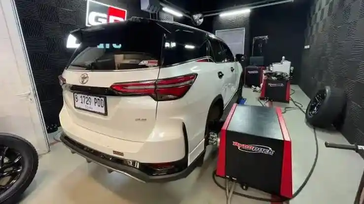 Berita - Gazoo Racing (GR) Enthusiast Mendapatkan Kesempatan Emas Mengulik New Fortuner with GR Parts