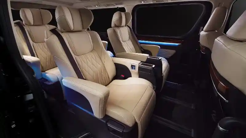 Foto - Ini Dia Toyota GranAce, HiAce Versi Mewah