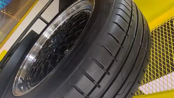 Foto - PT Gajah Tunggal TBK Boyong Ban-Ban Baru Di GIIAS 2024