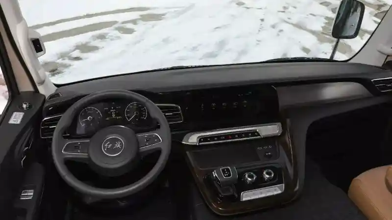 Foto - Pabrikan Mobil Mewah China Kenalkan Bus Super Mewah Bernama Guoyue