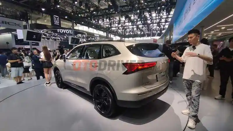 Foto - GWM Haval H6 Alami Facelift. Punya Desain Yang Lebih Sangar Dan Simpel