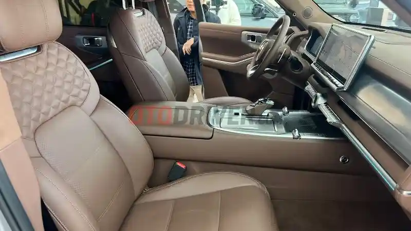 Foto - Kami Melihat Langsung di China Mobil Paling Gagah Dari GWM Yaitu Tank 700, Begini Spesifikasinya