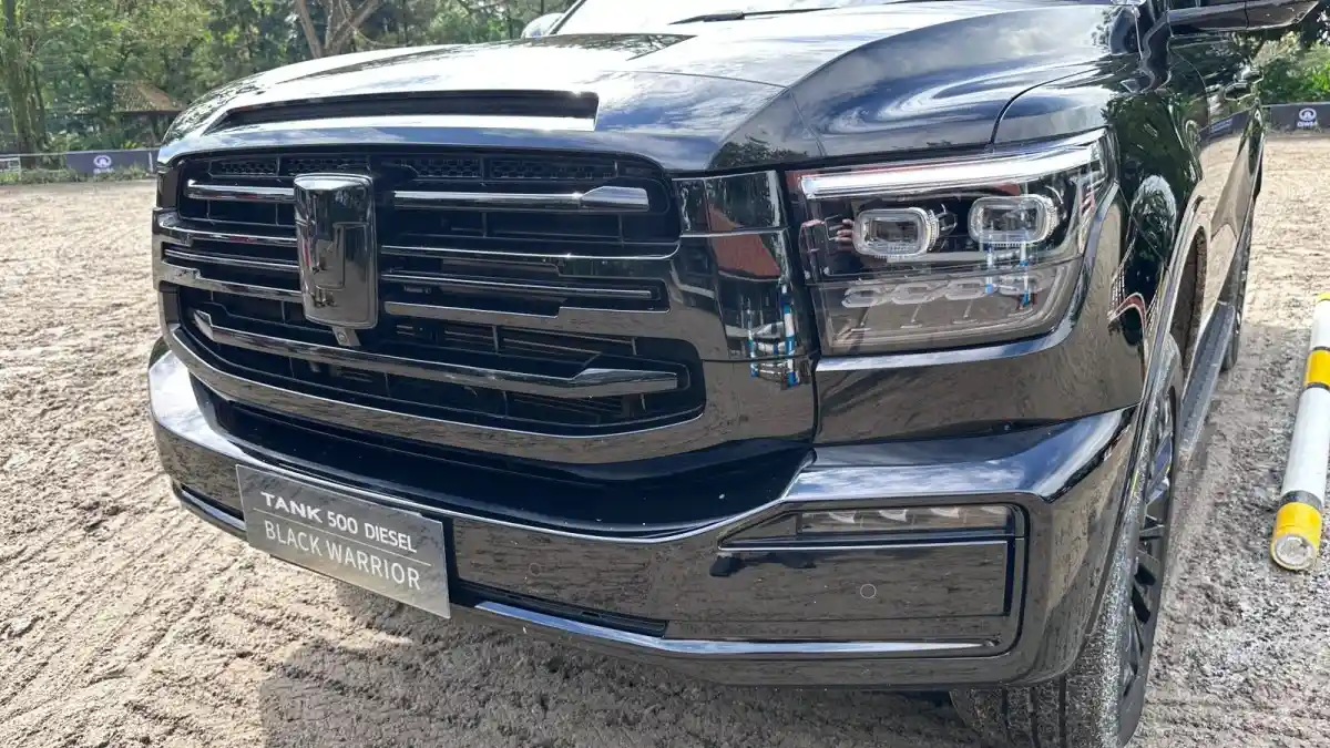 Foto - GWM Perkenalkan Tank 500 Diesel Yang Serba Hitam