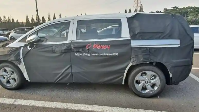 Foto - SPY SHOT: Hyundai H-1/Starex Generasi Terbaru