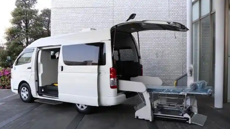 Van - Toyota HiAce Dioprek Jadi Ambulans Pasien Covid-19 