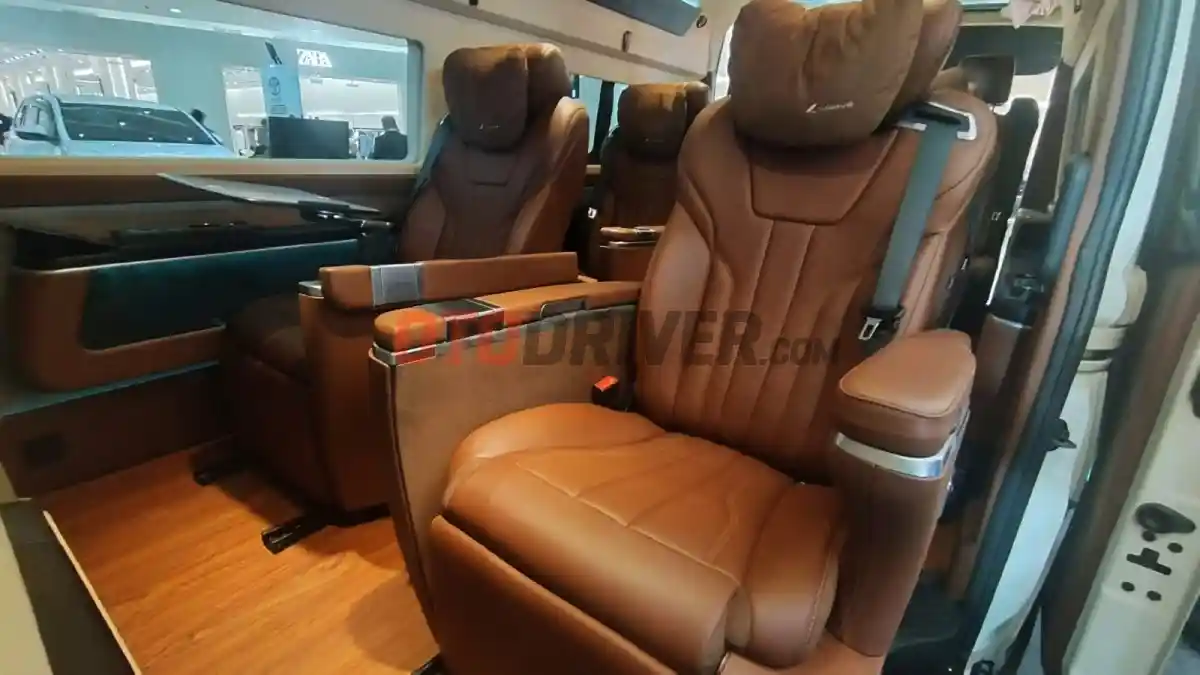 Foto - Lombardi Tawarkan Upgrade Interior Kelas Sultan Untuk Toyota HiAce
