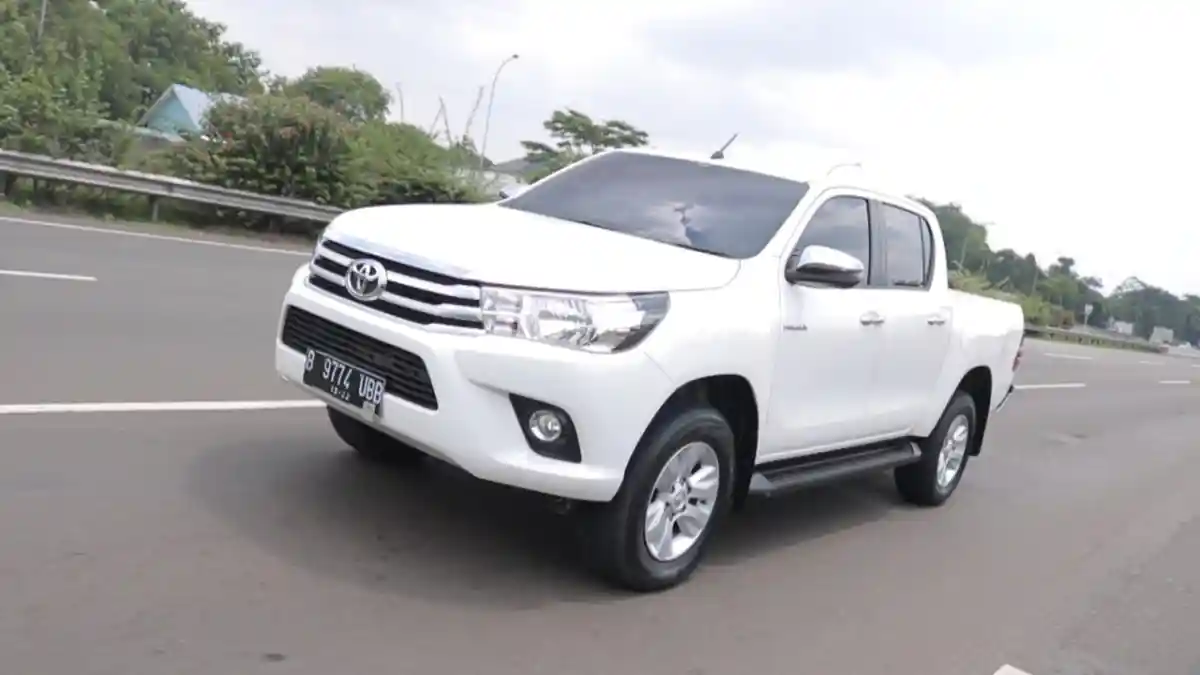 First Drive - FIRST DRIVE: Toyota Hilux 2.4 V A/T 4X4