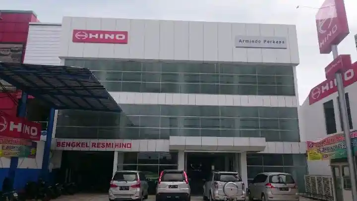 Berita - Hino : Resmikan Dealer Dengan Fasilitas 3S di Ciputat