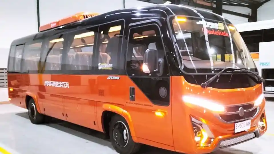 Bus - Hino GB 150 L Jadi Andalan Baru Untuk Medium Bus Pariwisata