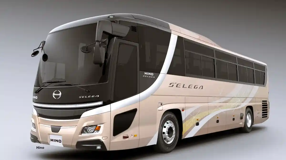 Foto - Melihat Jajaran Model Baru Hino Yang Dipajang Di Japan Mobility Show